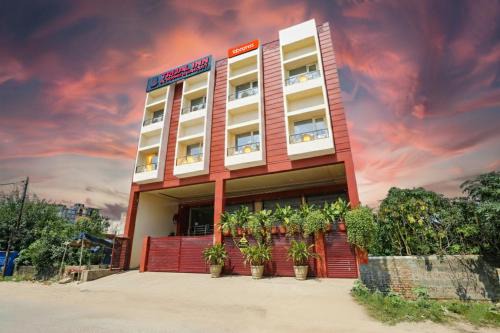 Lucknow Hotel | FabHotel Trijal Inn