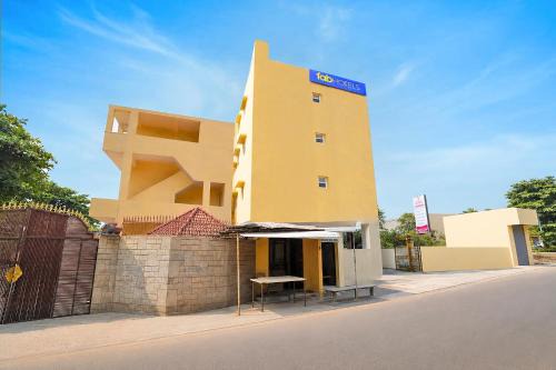 Chennai Hotel | Fabhotel V Inn Rooms - Nr Sree Ramanatheeswarar temple