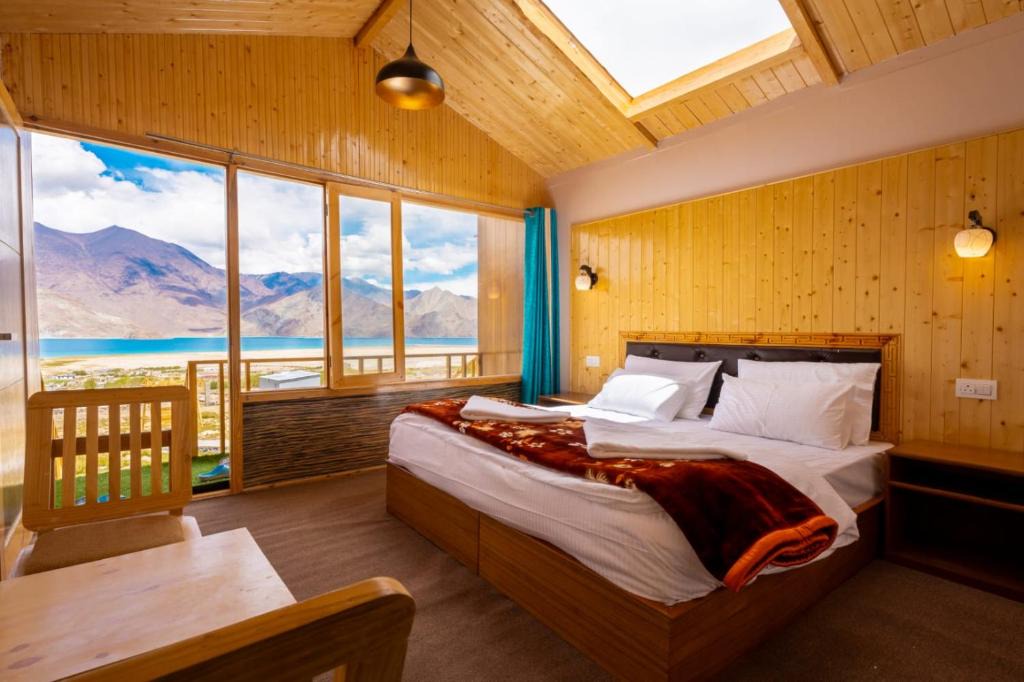 Leh Hotel | Falcon'S Cottages