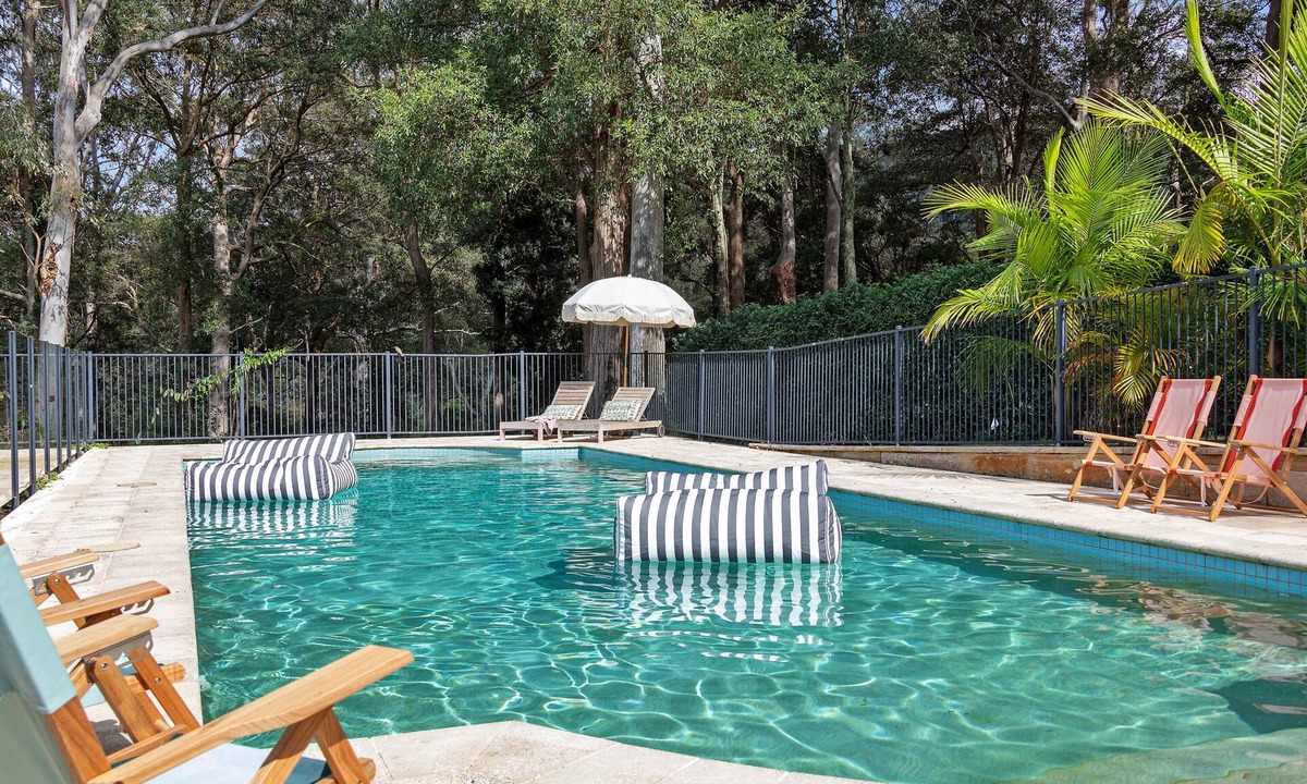 Picketts Valley House | Family Estate · Pool · Sleeps 12 · 5 to Beach