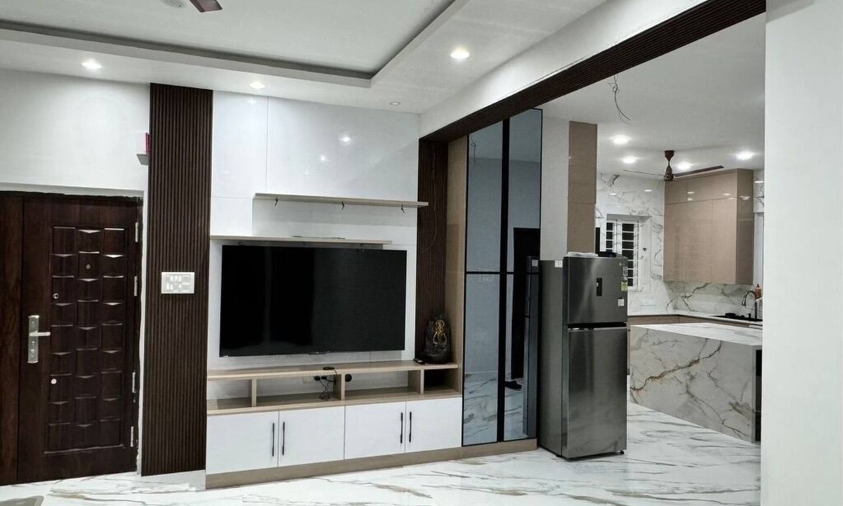 Nanganallur Apartment | Family-Friendly 3BR Near Airport & Phoenix Mall
