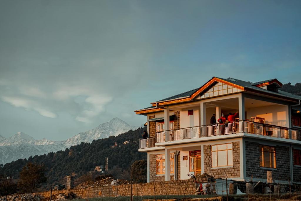 Gunehr Hostel | Flashpackers Bir - Rooms & Dorms