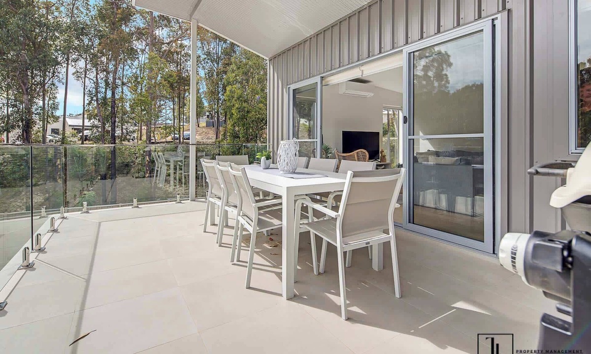 Malua Bay Condo | Flat Walk to Beach & Shops, WiFi | Bay Dream