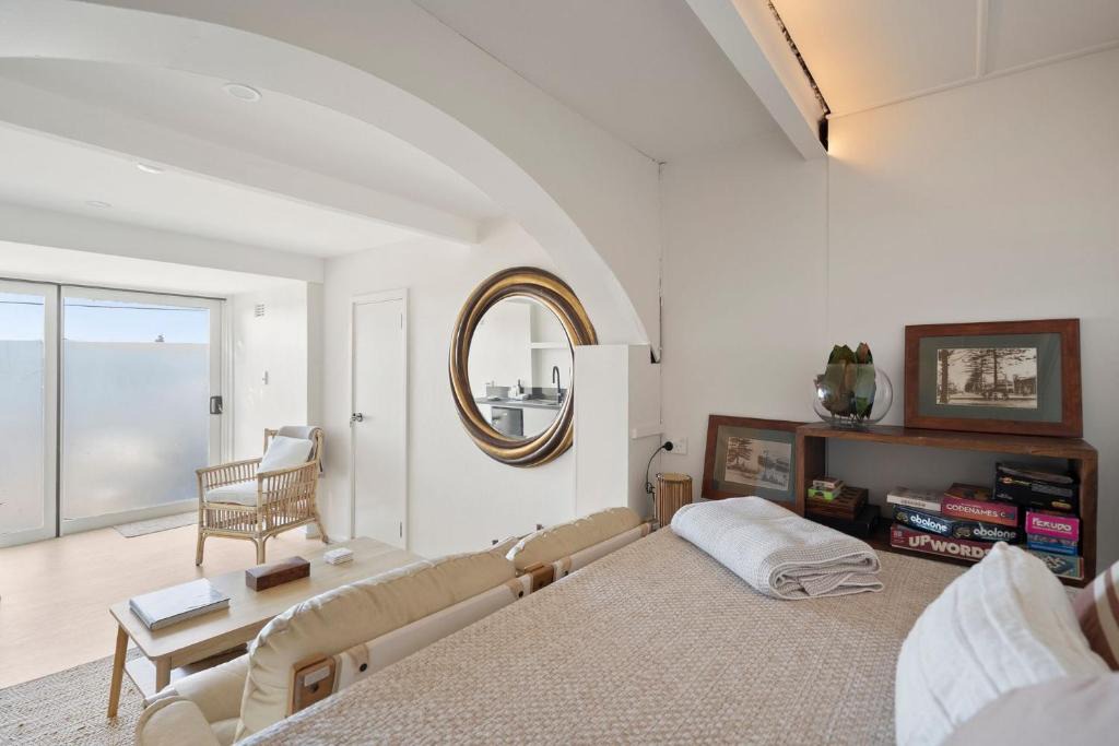 Freshwater Apartment | Freshwater Coastal Nook Walk to Beach & Cafes