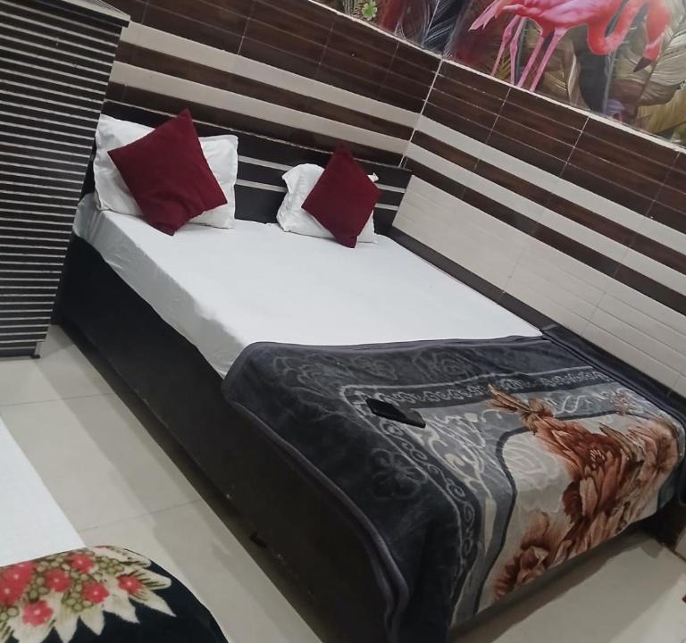 Vrindavan Hotel | Gaytri place Near by Prem Mandir