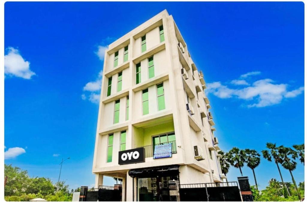 New Town Hotel | Goroomgo Green Oasis Inn Kolkata