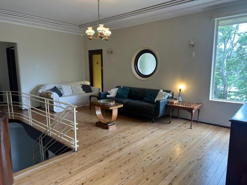 Gosford House | Gracious 1930s Art Deco House