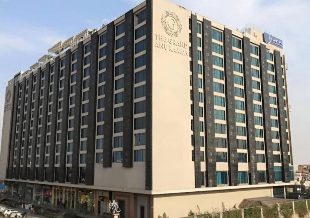 Shyam Nagar Apartment | Grand Anukampa Swimming Pool & Rooftop Bar
