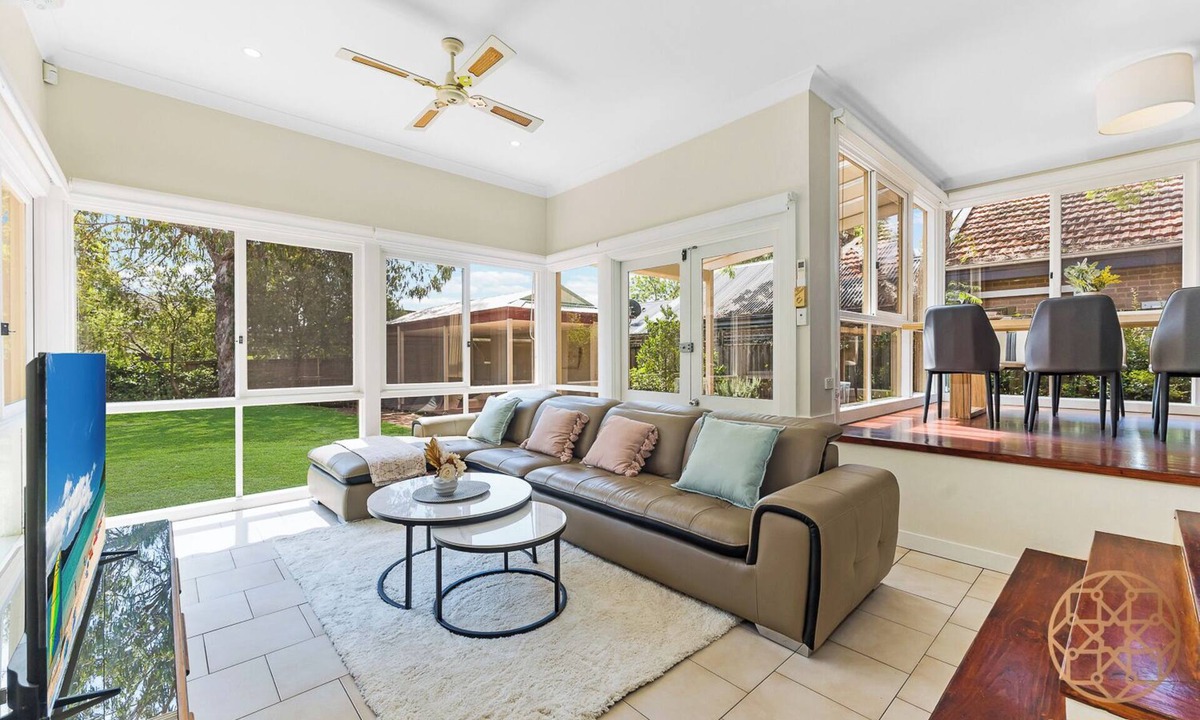 Greenwich House | Greenwich Luxury near Wharf/Train/CBD steps to Sean