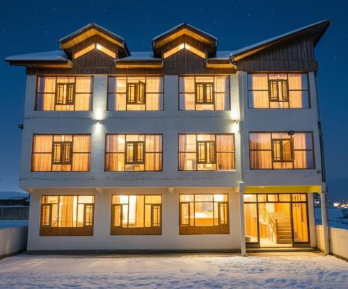 Srinagar Hotel | Gulmarg GS Residency Hotel
