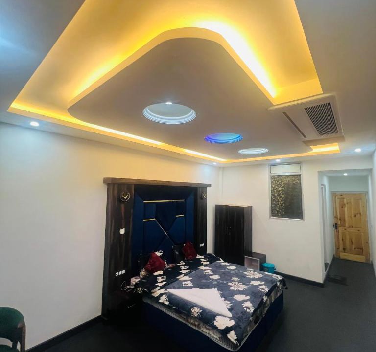 Srinagar Hotel | gulmarg peak view resort