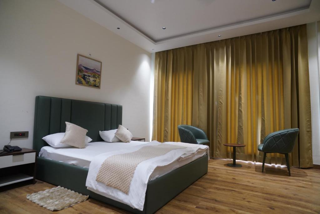 Dhampur Hotel | Gulmohar Palace