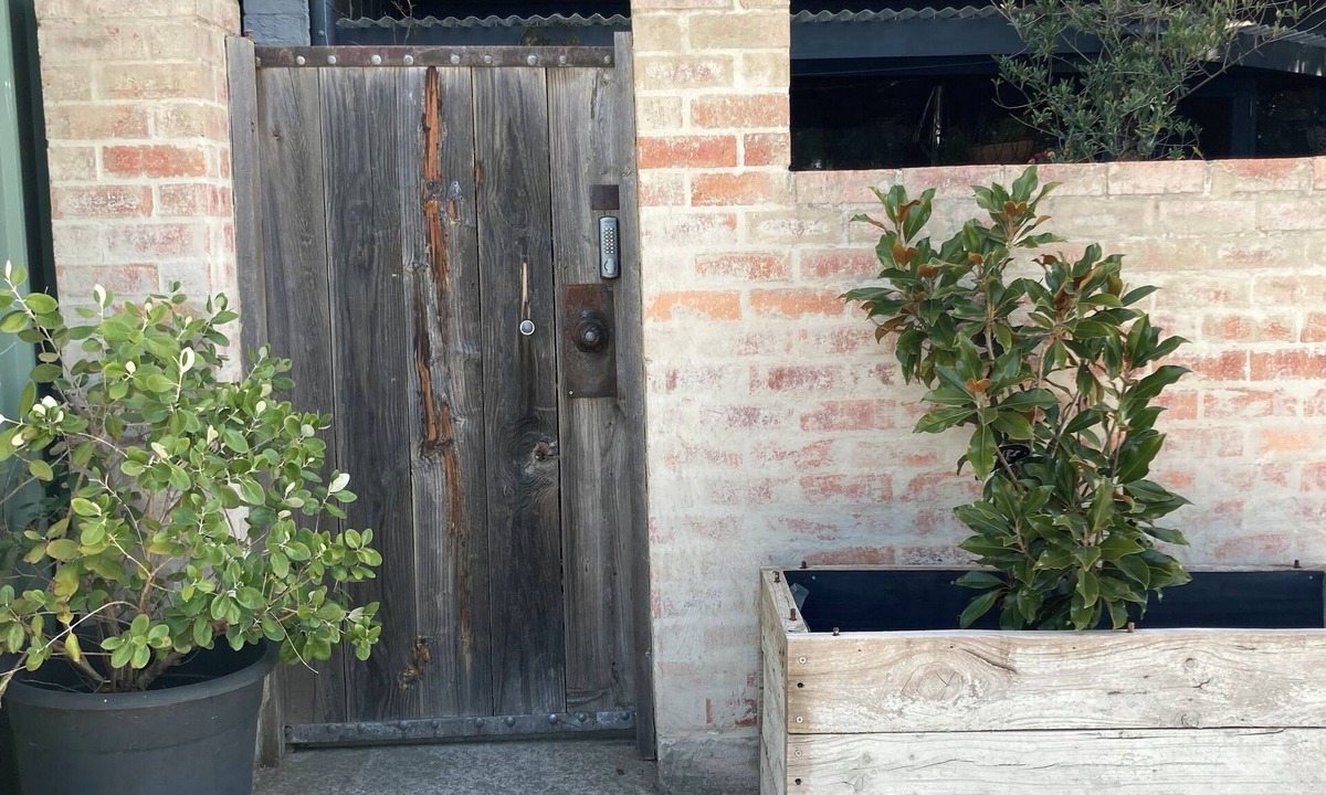 Queanbeyan West Apartment | Hidden gem with private walled garden