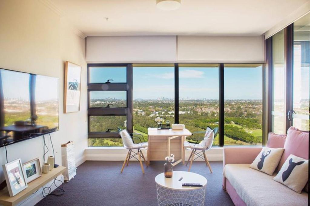 Sydney Olympic Park House | High Rise Cosy Apt with City View and Parking