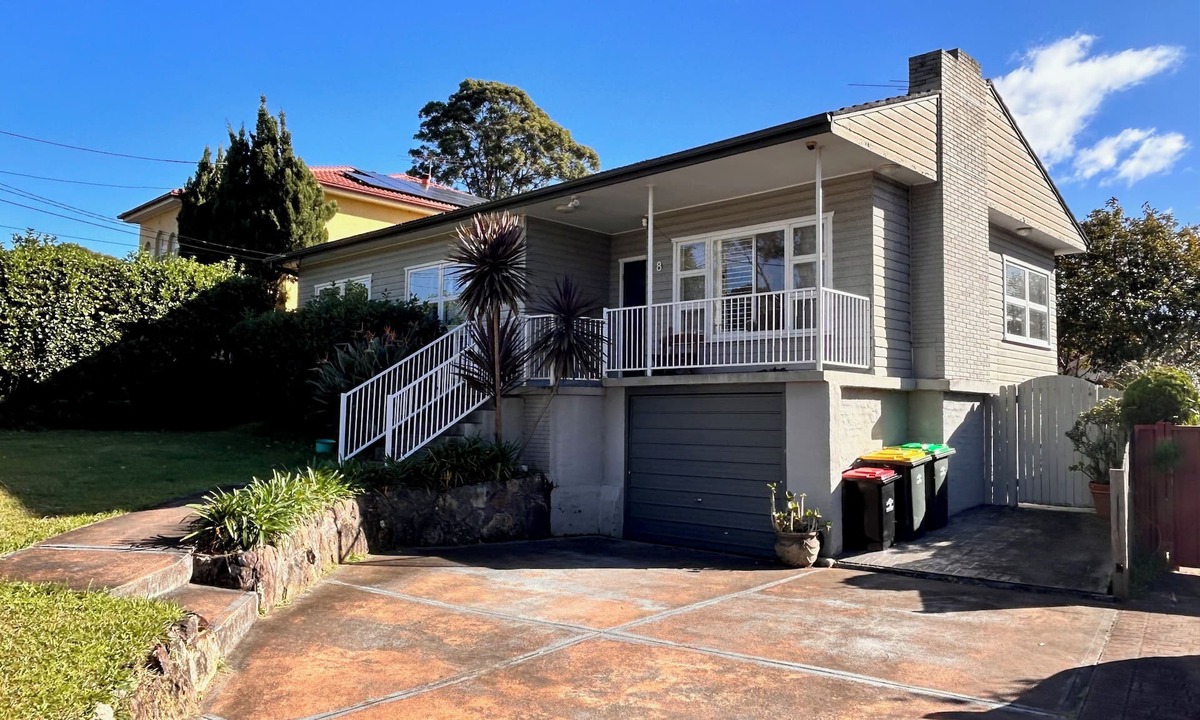 West Pennant Hills House | Hillside Haven - 3 bedroom house in a quiet and safe suburb
