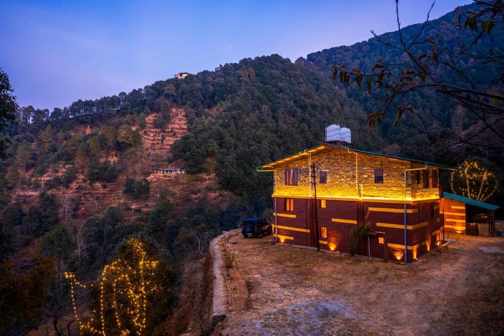 Gagar House | HimVas Himalayan View Heritage Home Ramgarh