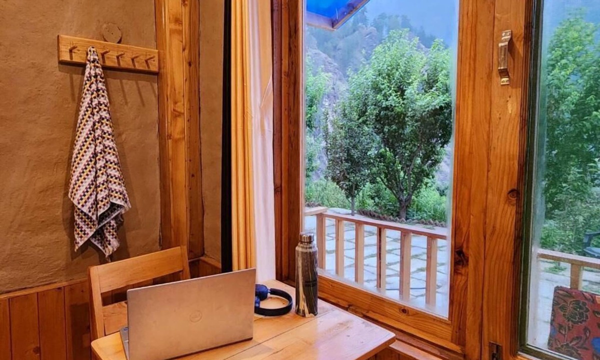 Banjar Hostel | Hipostel Laida King Room with Mountain View
