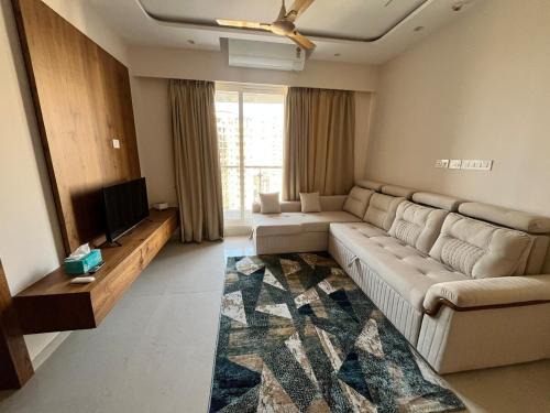 Thane West Apartment | Hiranandani Estate Stay - Rosa