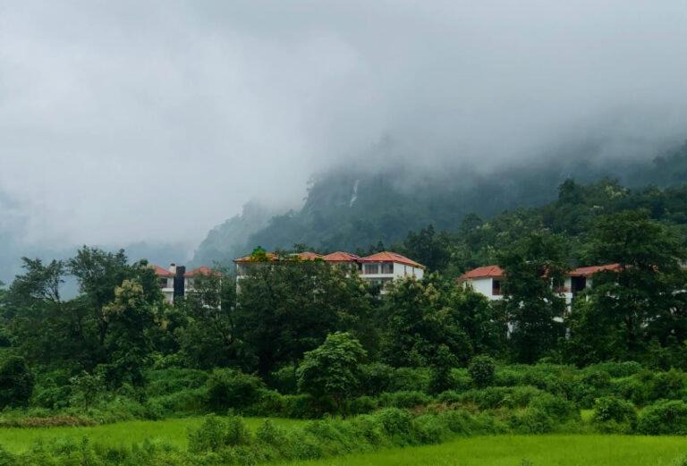 Karjat Apartment | Holiday Maiyaan-Emerald club,Karjat