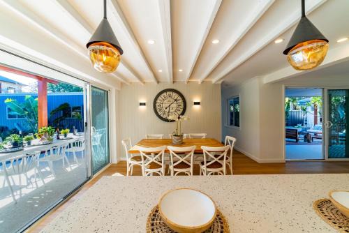 Shoal Bay Villa | HolidayRento Capri Beach House Retreat Shoal Bay