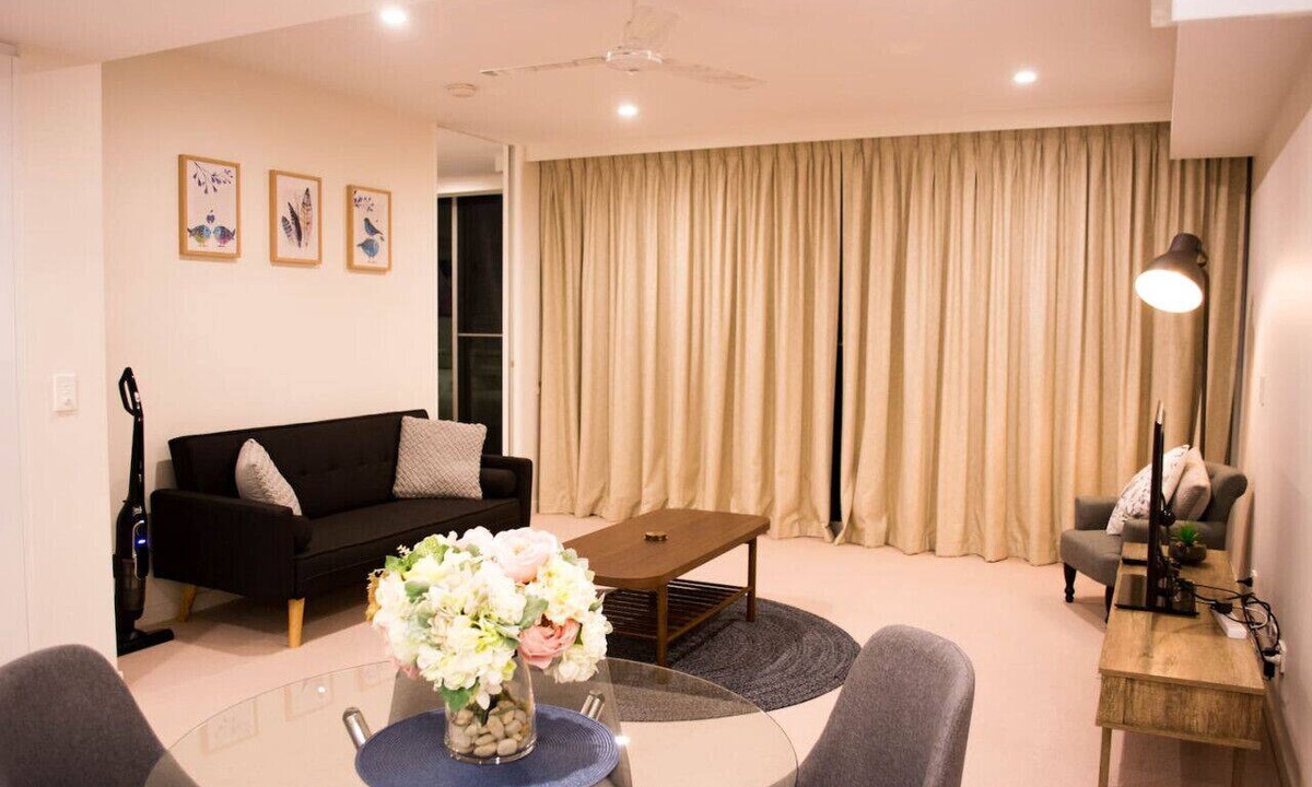Reid Apartment | Homely Modern Apt by Lake between City & Russell
