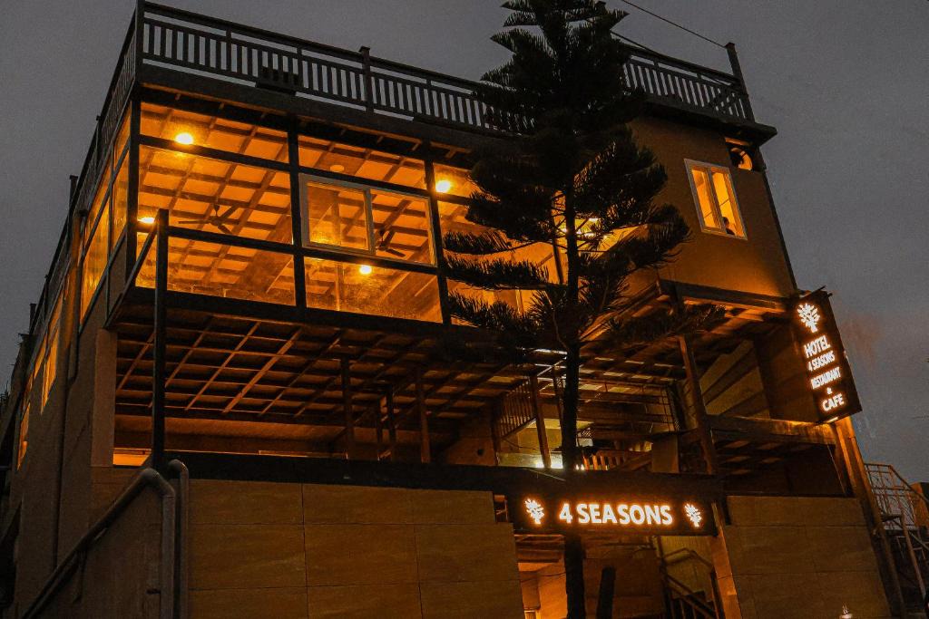 Bullawala Hotel | HOTEL 4 SEASONS RESTAURANT & CAFE