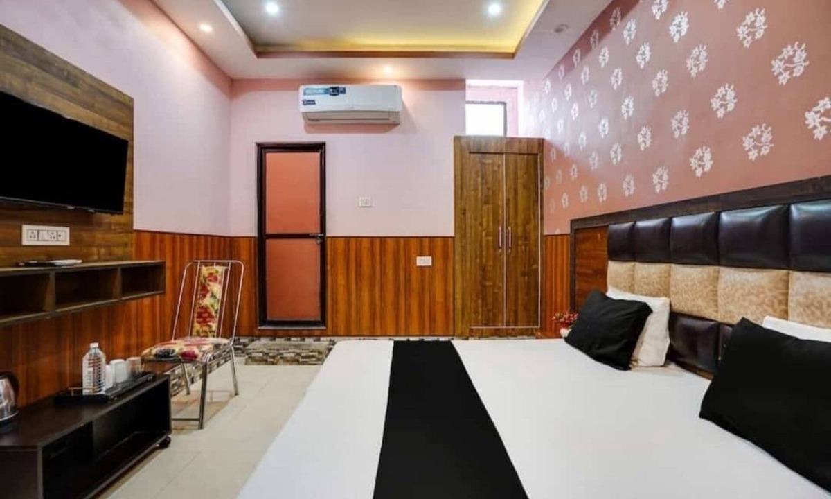 Auraiya Hotel | Hotel Aadhya & Restaurant