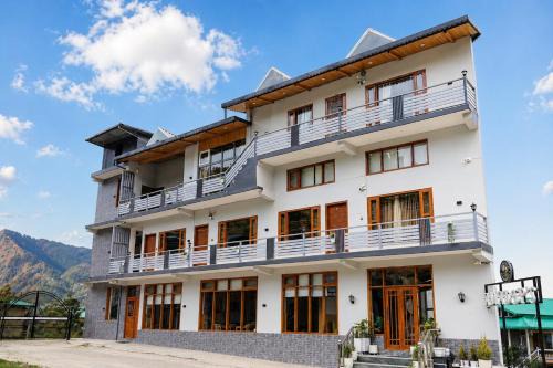 Tehri Range House | Hotel Amadeus
