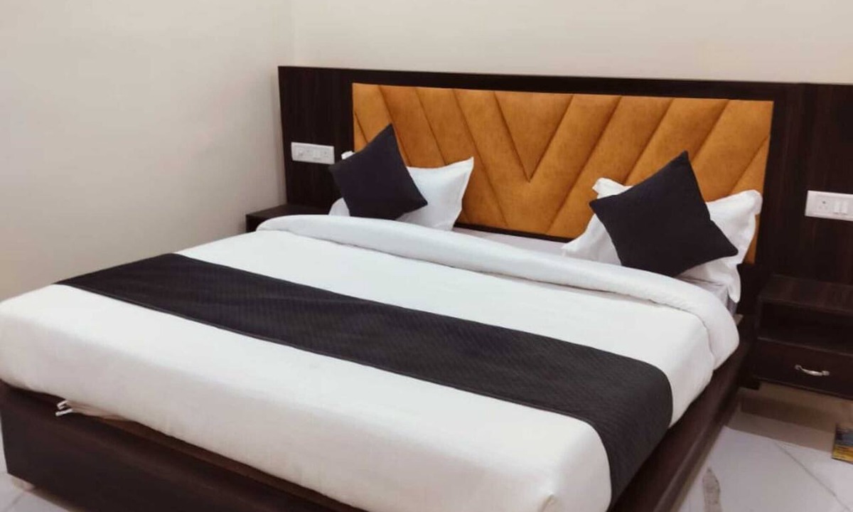 Ayodhya Hotel | Hotel Aryanandan - Near Ram Mandir