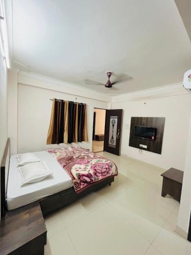 Nathdwara Hotel | Hotel Chandram 966o9o1oo6 400mtr from shreenathji temple By SK