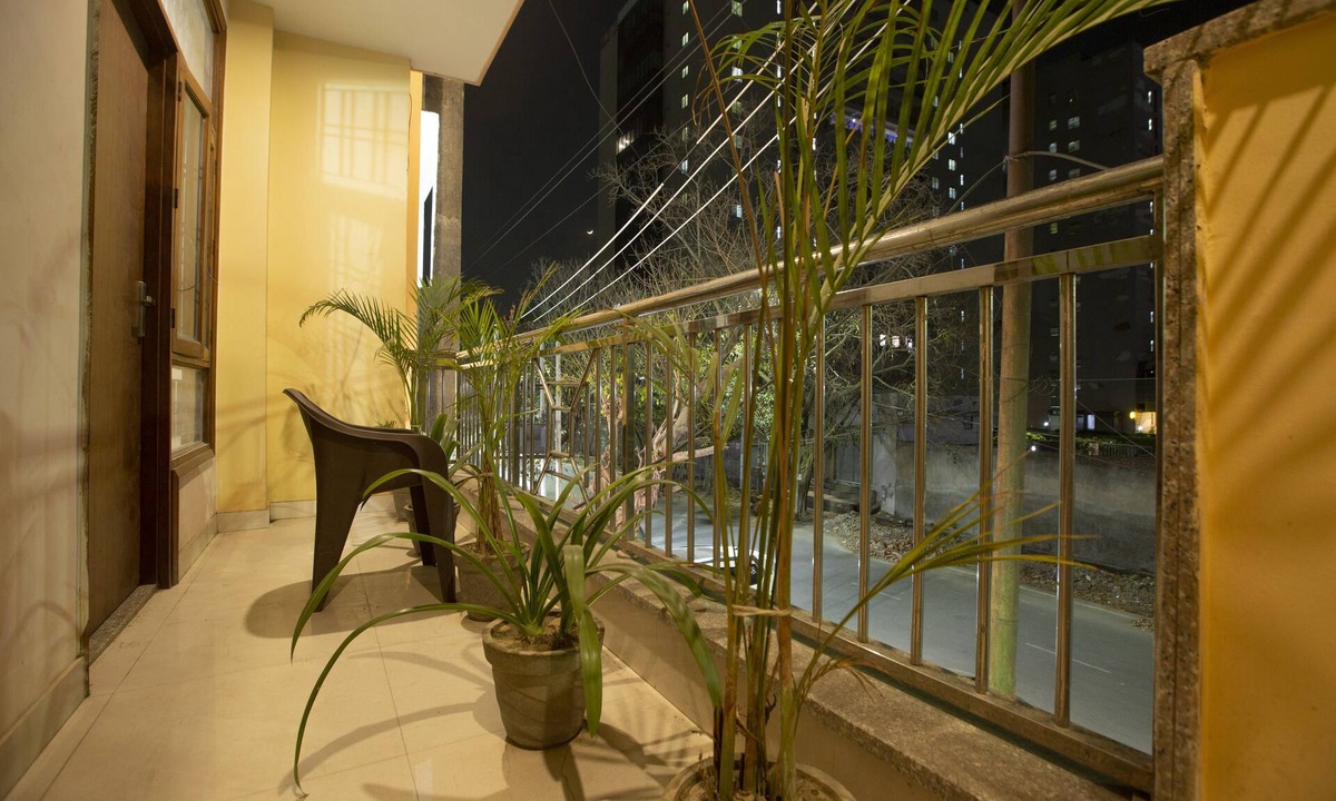 Sector 62 Hotel | Hotel Glinzer Palace By Aura