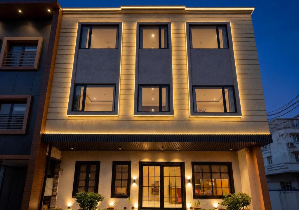 Vrindavan Hotel | Hotel Grand Sheela Near Prem Mandir, Vrindavan