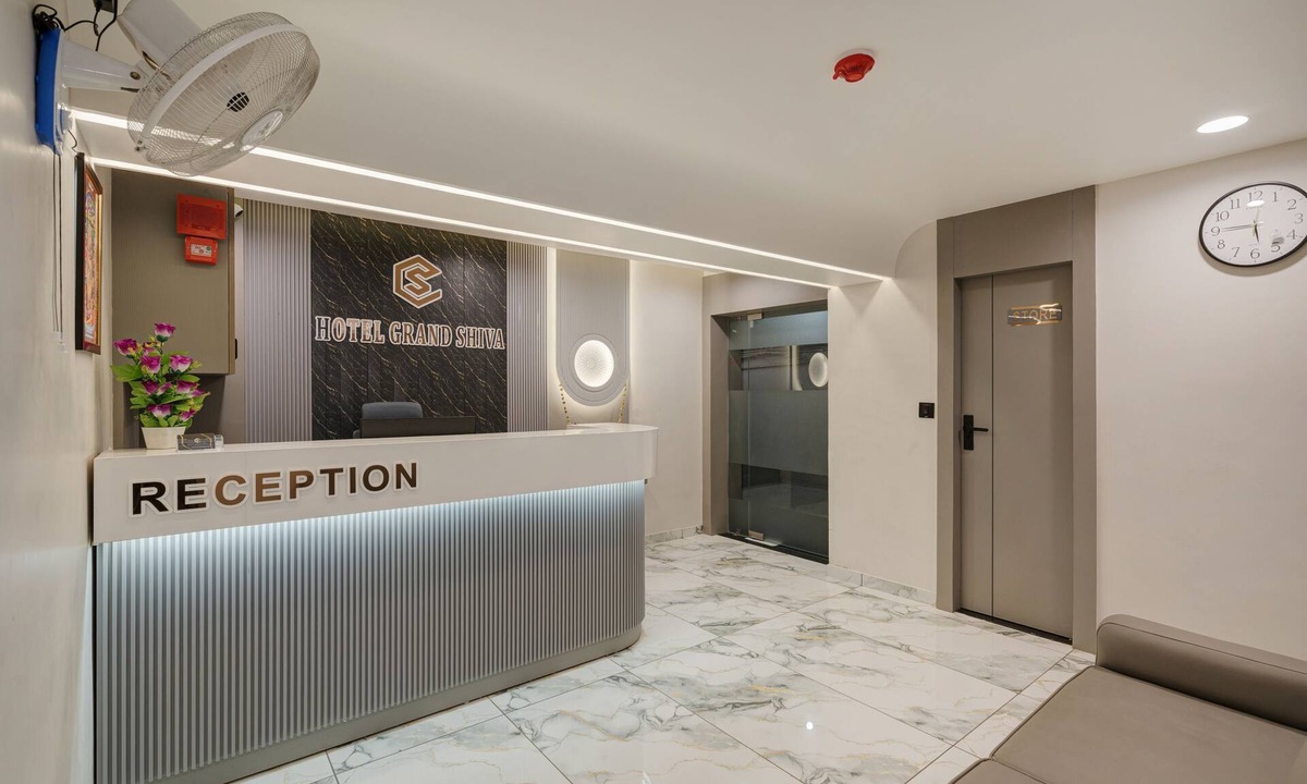 Navrangpura Hotel | HOTEL GRAND SHIVA