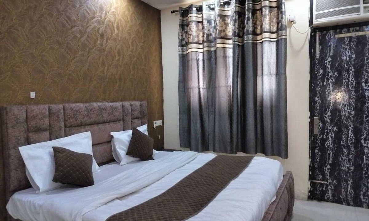 New Delhi Hotel | Hotel Green Snapper