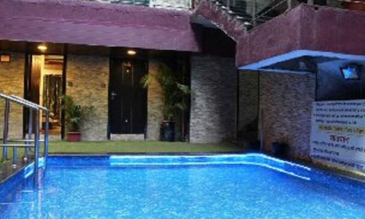 Mahabaleshwar Hotel | Hotel J Excellency