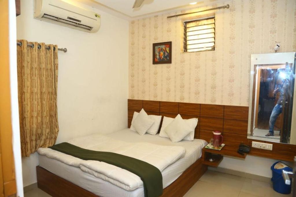Ahmedabad House | HOTEL KHUSHI PALACE