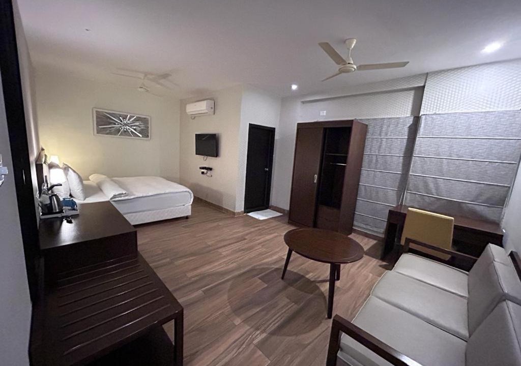 Lakdi Ka Pul Hotel | Hotel Krishna Palace - Lakdikapul