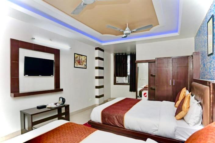 Taj Ganj Hotel | Hotel Lime Light Family Stay By BRI
