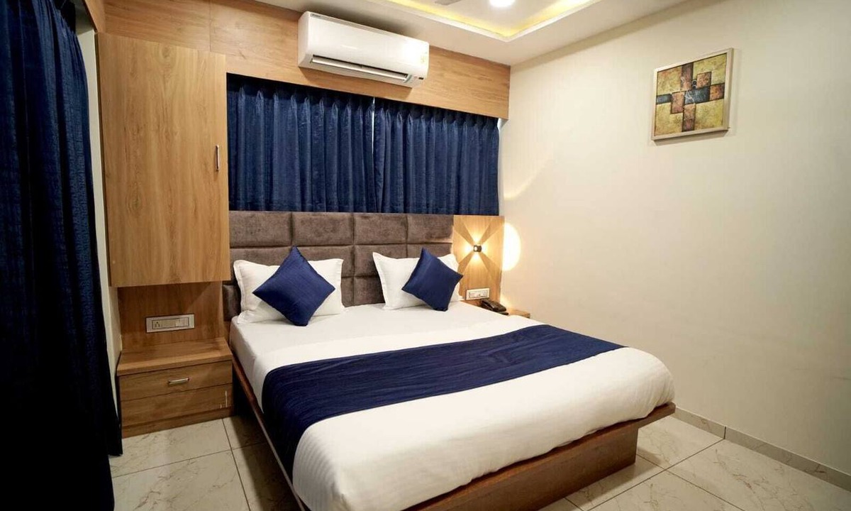 Ahmedabad Hotel | Hotel Mahaveer ! Budget-Friendly Stay with Modern Amenities.