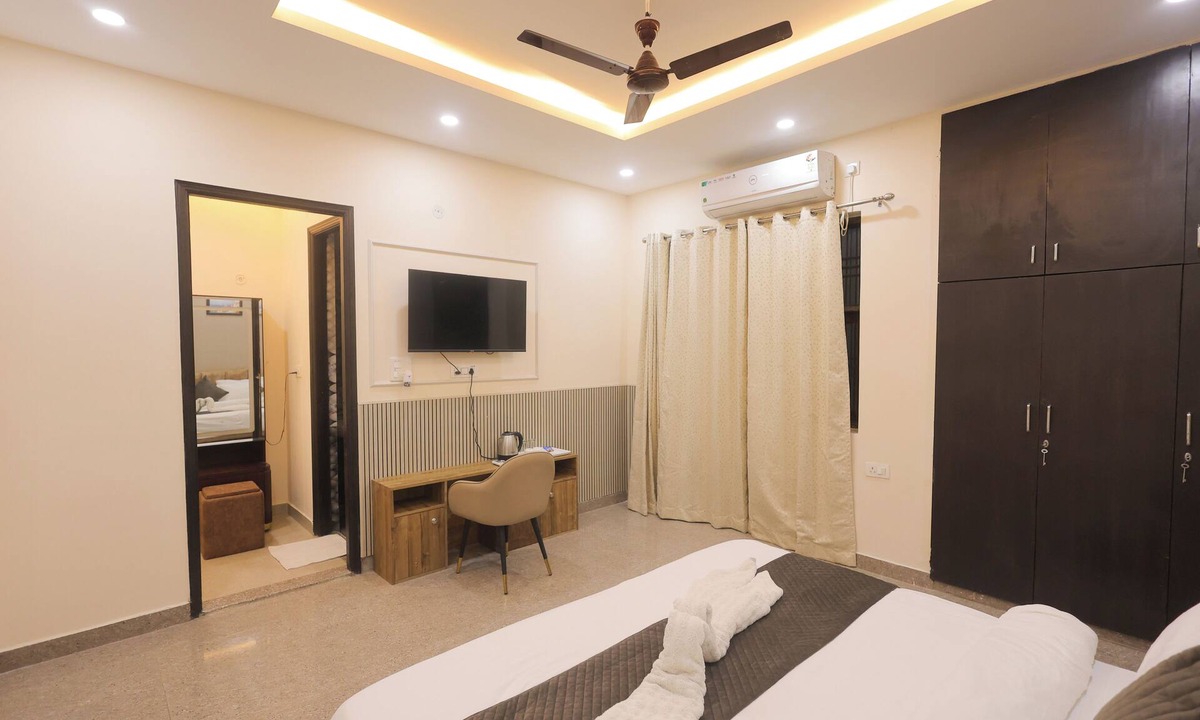 Vrindavan Hotel | Hotel Mango Tree, Vrindavan