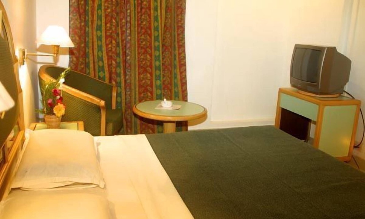 Vadapalani Hotel | Hotel Maurya International