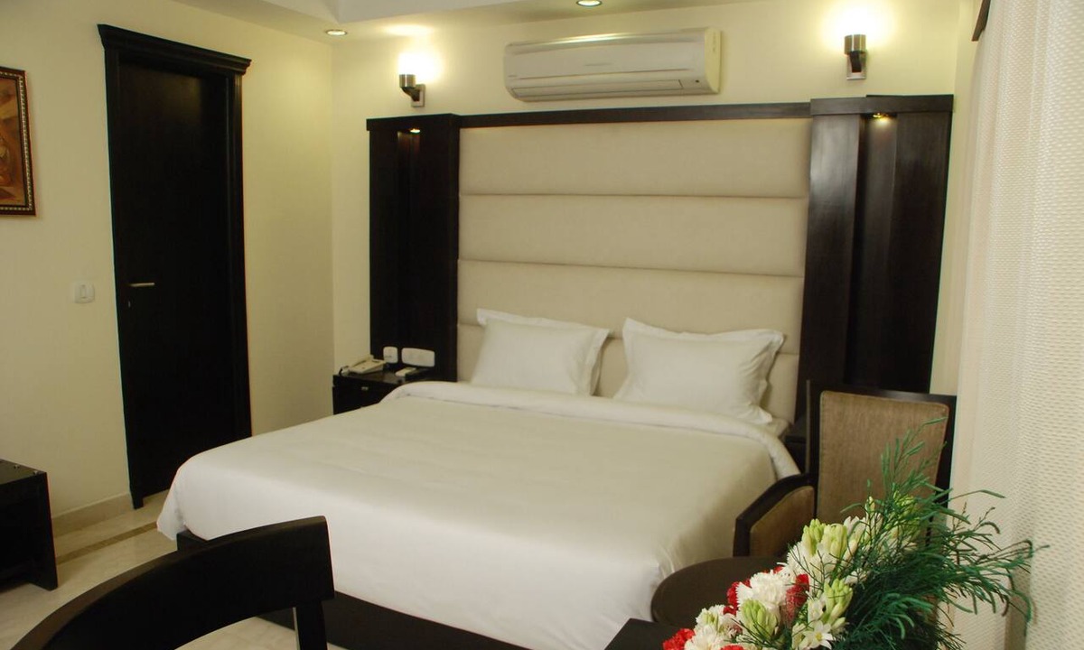 Greater Kailash Hotel | Hotel Meridian Plaza