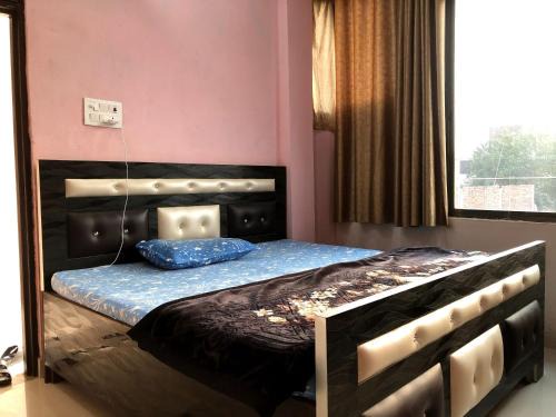 Jhusi Hotel | Hotel Narayana Inn