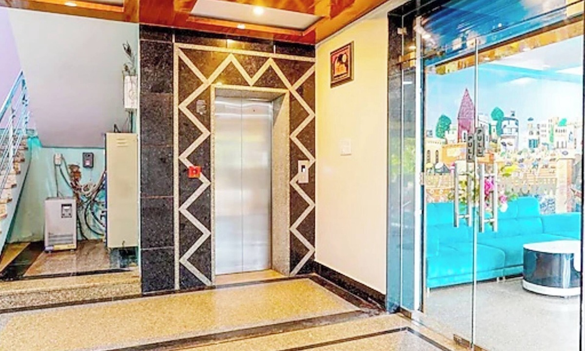Varanasi Hotel | Hotel Navneeta Grand Varanasi