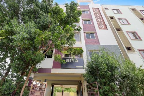 Vijayawada Hotel | Hotel O Enikepadu Formerly Akshaya