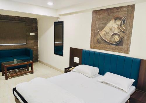 Bhopal Hotel | Hotel O Lal's Plaza