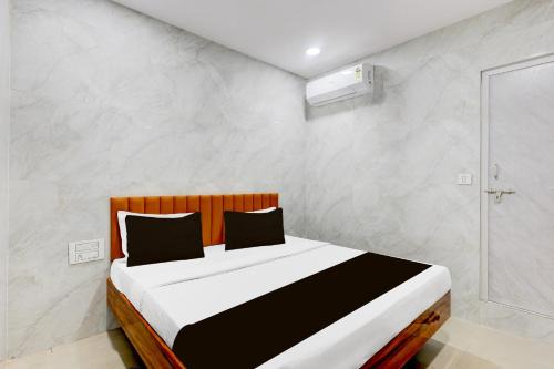 Surat Hotel | Hotel O Lotus