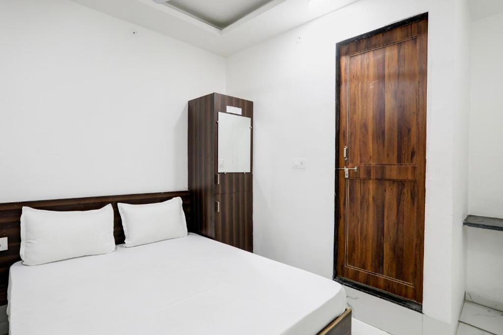 Bhopal Hotel | Hotel O Regal Park
