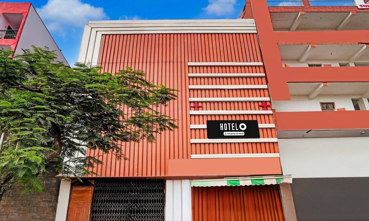 Noida House | Hotel O Sector 121 Gaur City Mall Noida