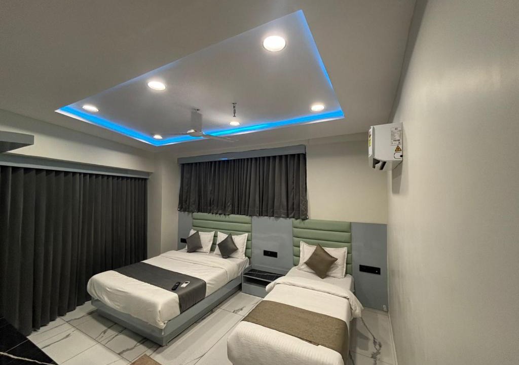 Maninagar Hotel | Hotel Planet Lake